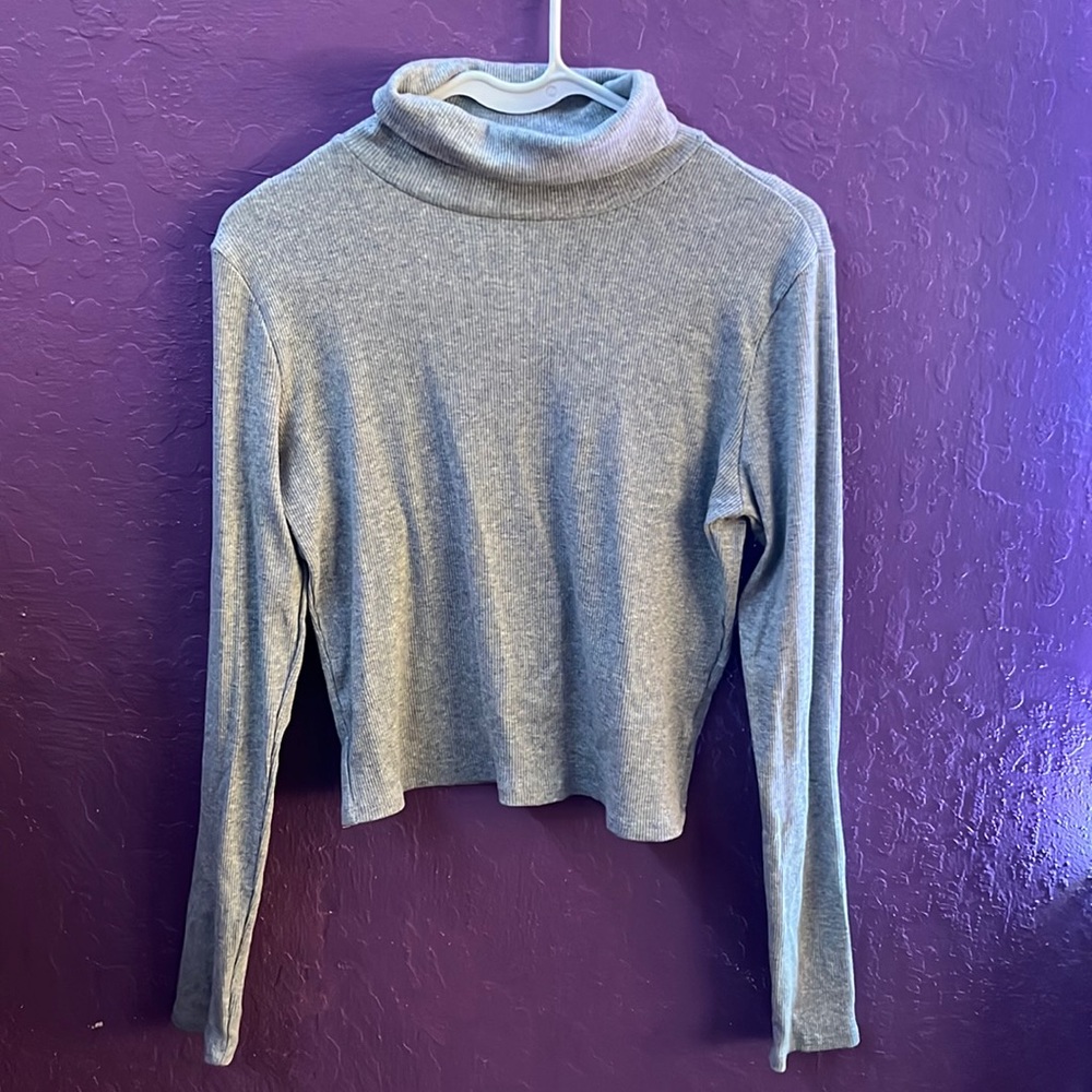 gray turtle neck long sleeve shirt - Picture 1 of 3